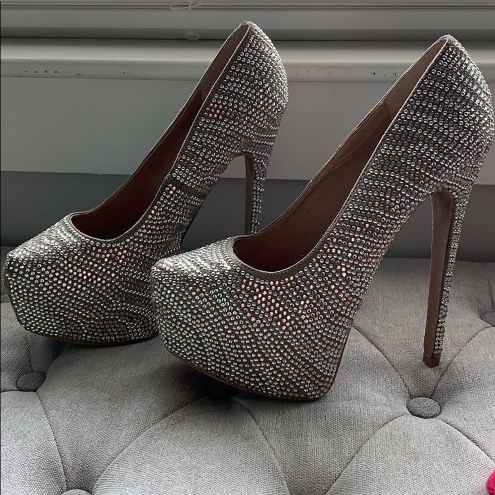 Steve Madden “Dyvinal” Platform Rhinestone Heels